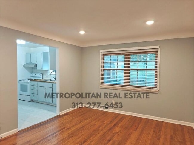 Photo - 5349 Campbell St