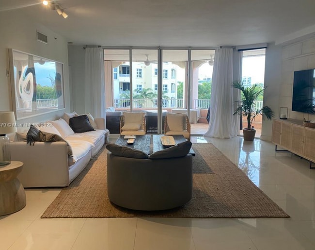 Photo - Beautiful 3 bedroom unit furnished for Ren...