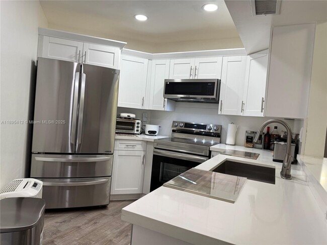 Photo - 9725 Fontainebleau Blvd Unidad A212