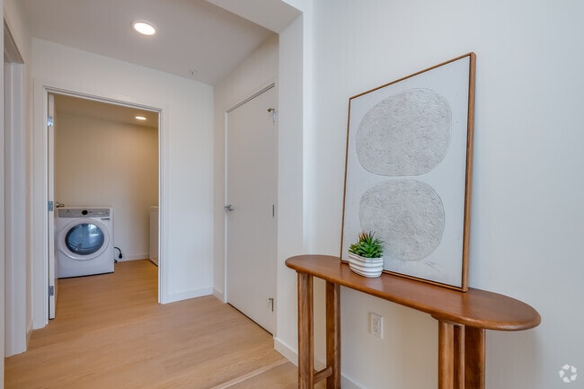 2BR, 2BA - 1,150SF - Hallway