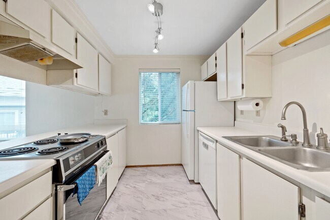 Photo - 19851 25th Ave NE Unit 318