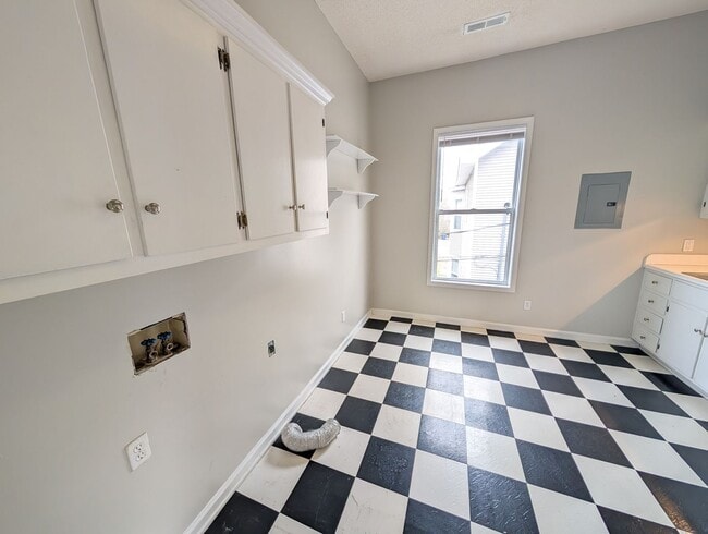 Photo - Remodeled! Walkable! 2 bedroom/1 bath Unit 520-B