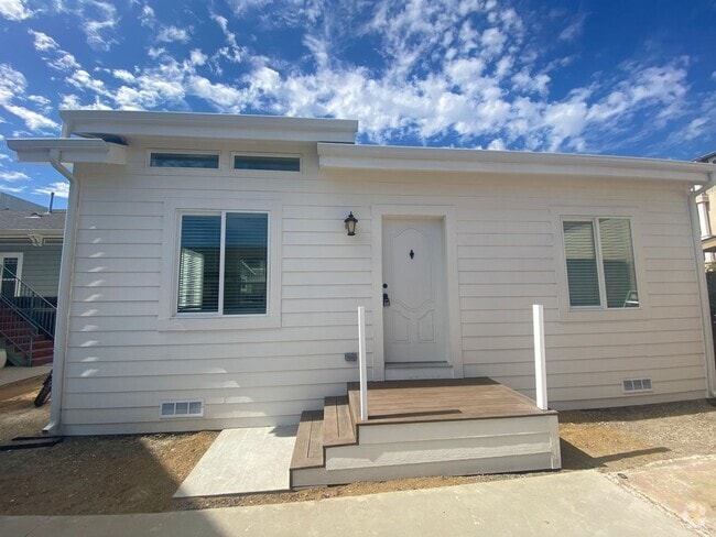 Building Photo - Downtown Ventura- One Bedroom Cottage Rental