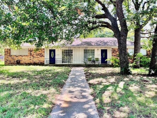 Building Photo - 2620 Denison St Rental