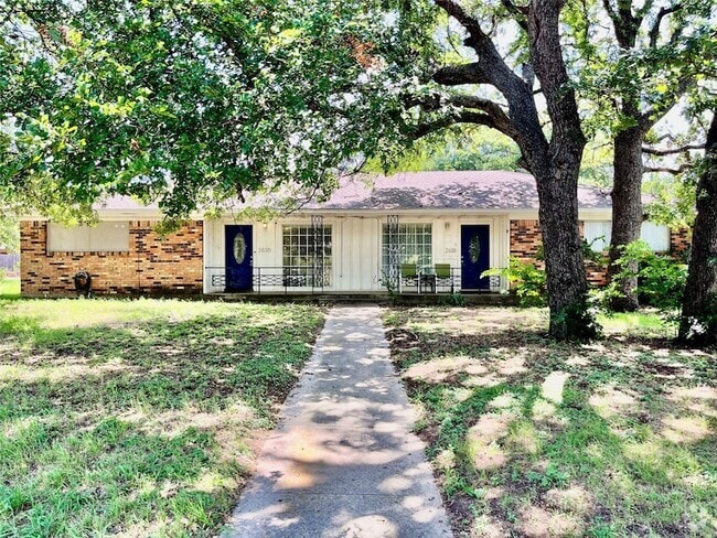 Building Photo - 2620 Denison St Rental