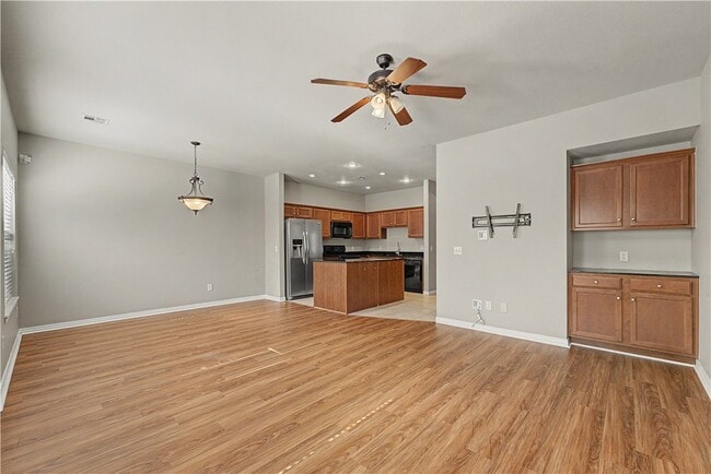 3229 W Montrail Pl