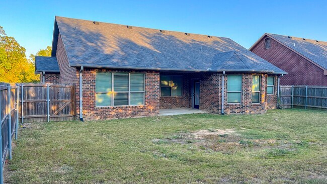 Photo - 115 Derrick Ln