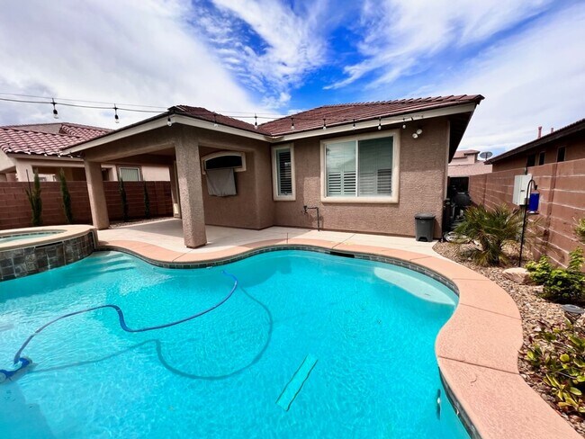 Gorgeous 1 story single home, 3 beds, 2 ba... - Gorgeous 1 story single home, 3 beds, 2 ba...