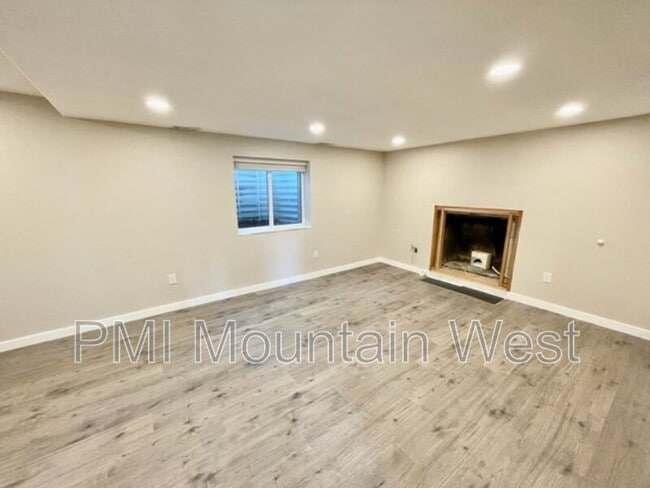 Photo - 762 Lacey Way