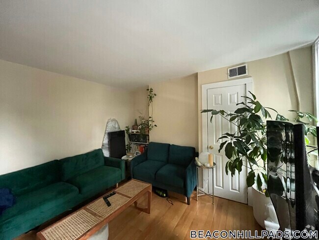 Building Photo - 238 Cambridge St Rental