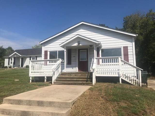 Building Photo - Looking for a home or an office space...Come take a look!!