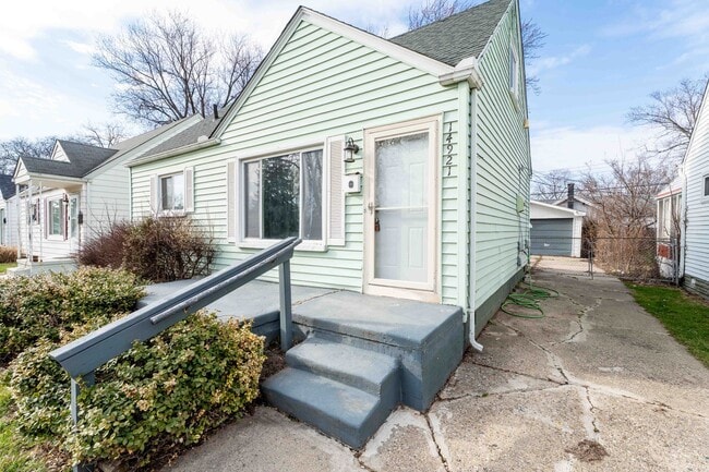 Photo - 14921 Myola Ave