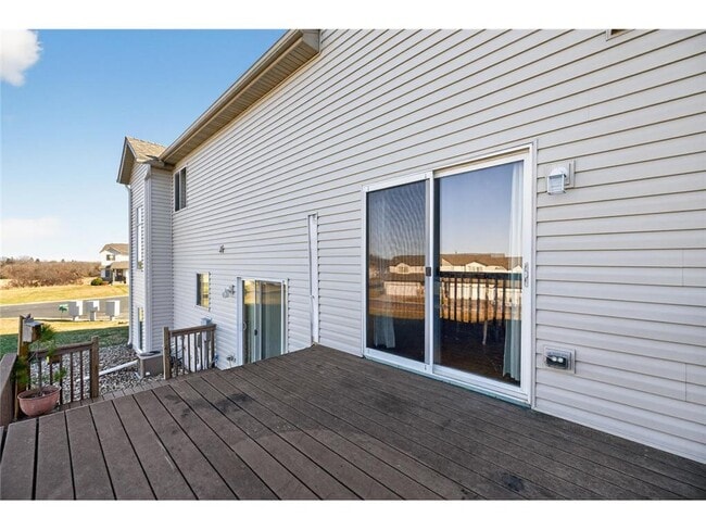 Photo - 740 Baylee Pl SW