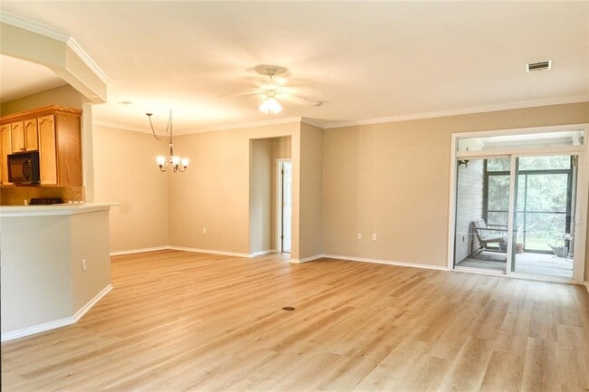 Photo - 115 Dickens Cir