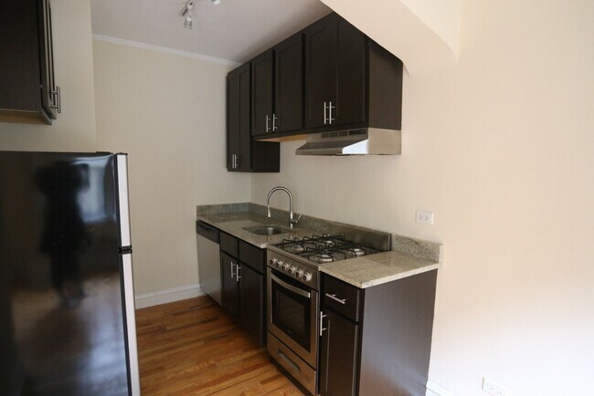 Photo - 4725 N Hermitage Unit 302