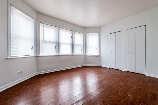 Photo - 8200 S Clyde Ave Chicago, IL 60617