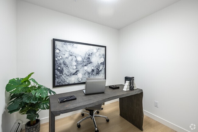 1BR, 1BA w/ Den - 609SF - Den