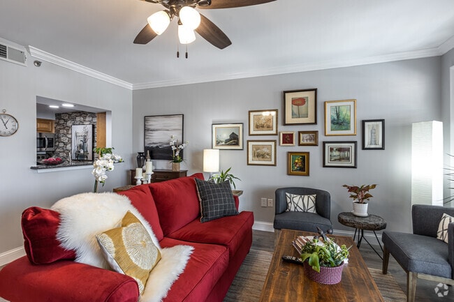 1BR, 1BA - 645 SF