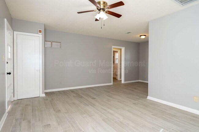 Photo - 4722 E Elm St