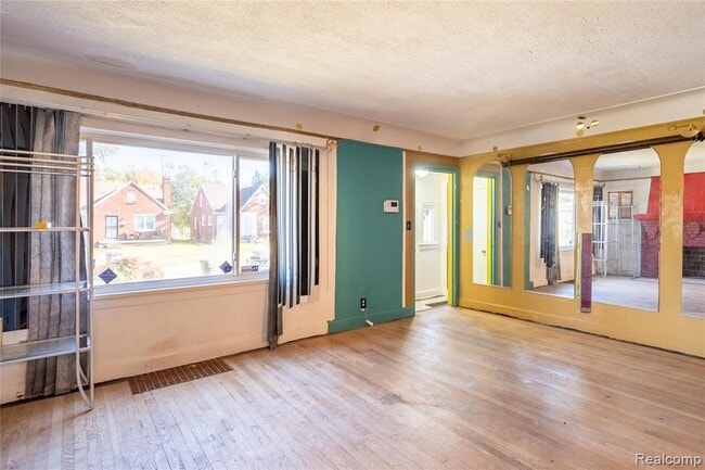 Photo - 9991 Terry St