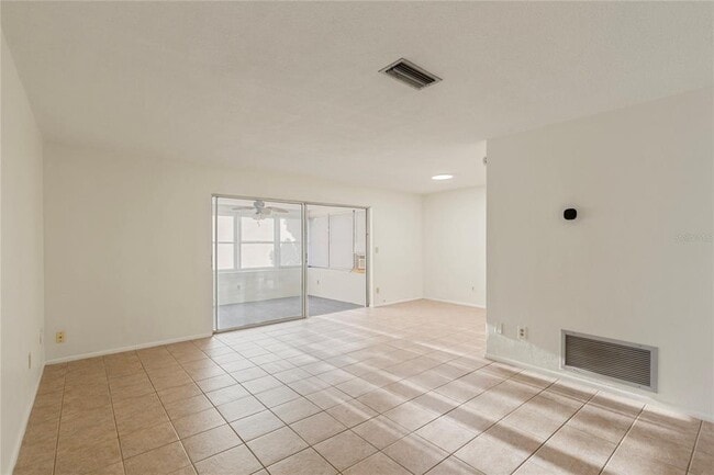 Photo - 1248 Lazy Lake Rd W