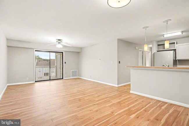 Photo - 102 Chesterfield Ln Unidad 303