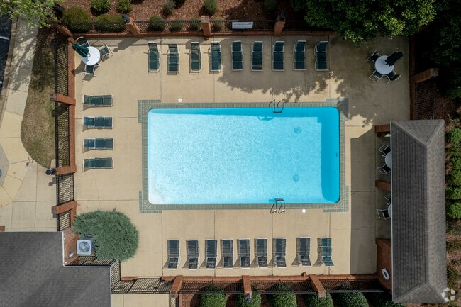 Pool - Yorktown Commons Luxury Apartments