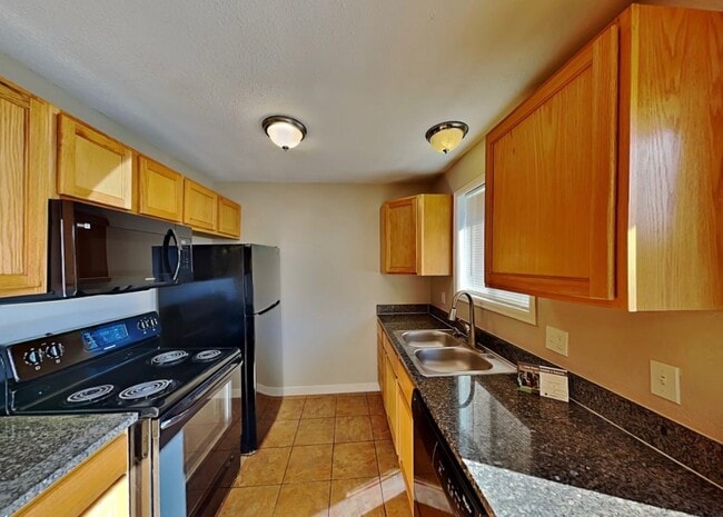 Building Photo - 3572 E 122nd Ave