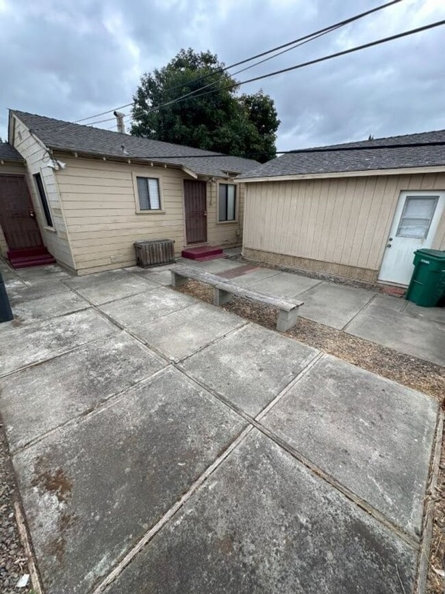Building Photo - Watkins Unit 22837 Watkins Street