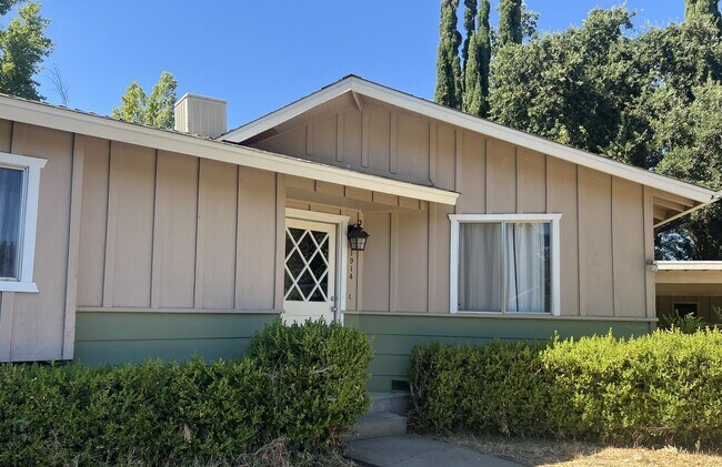 Photo - 1912 W Sacramento Ave Apartment Unit 1914 W Sacramento Ave. #B