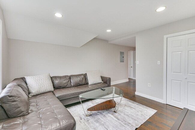 467 Ferry St Unit SI ID1546146P