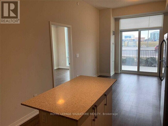 Photo - 2550 Eglinton Ave W Unité 102