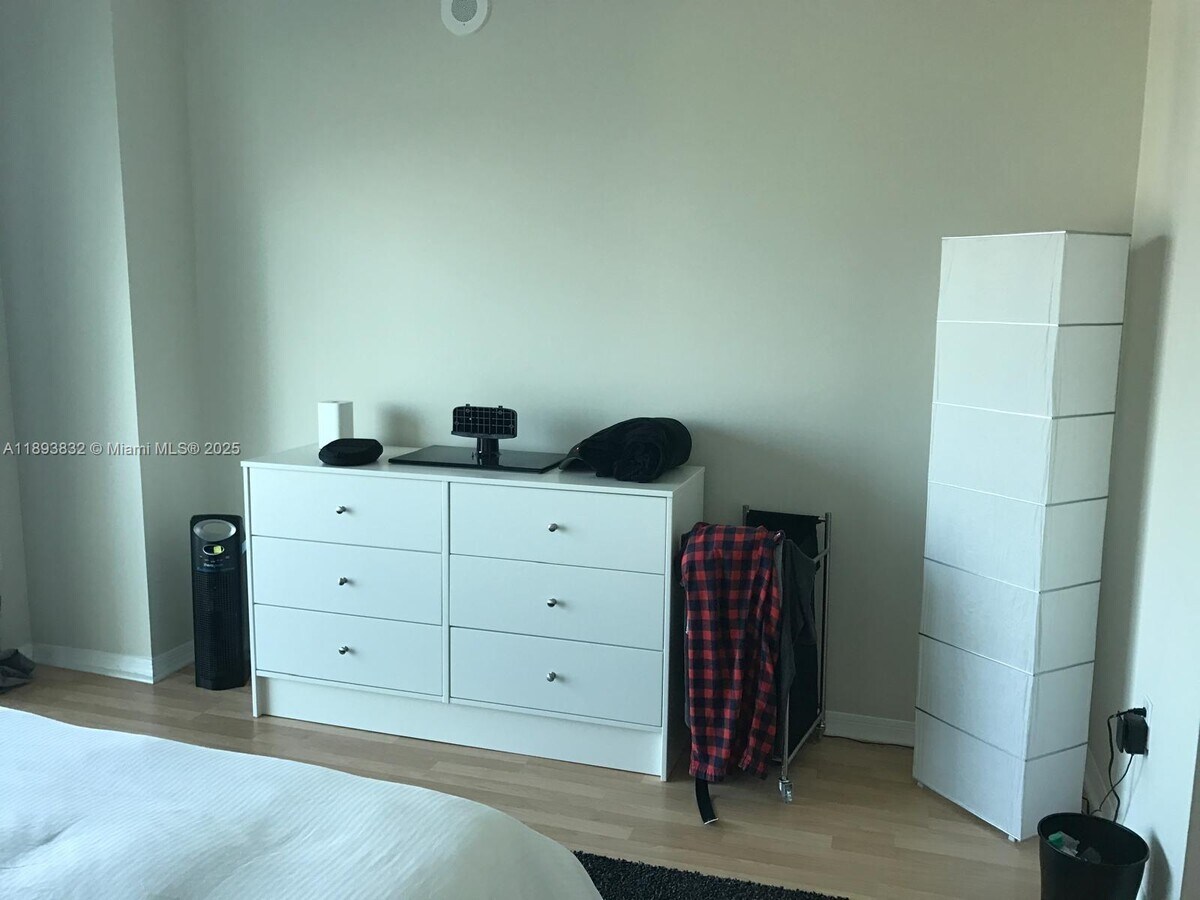 Photo - 500 Brickell Ave Unit 3403