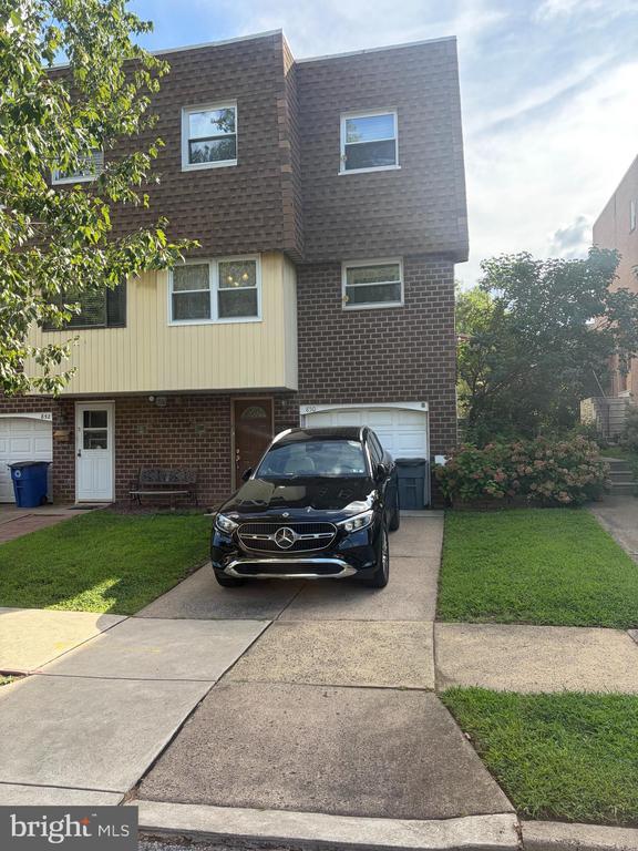 Photo - 850 Welton St