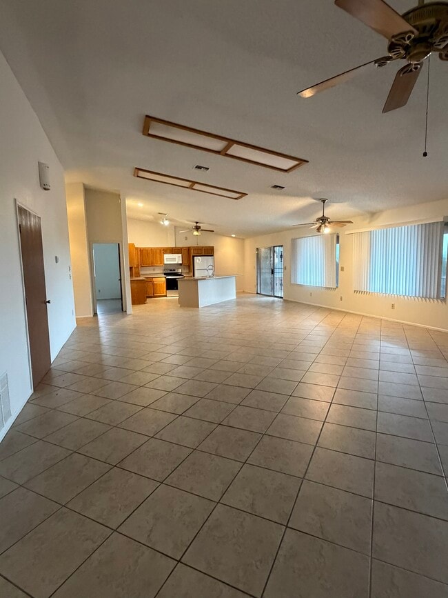 533 E Montgomery Ave