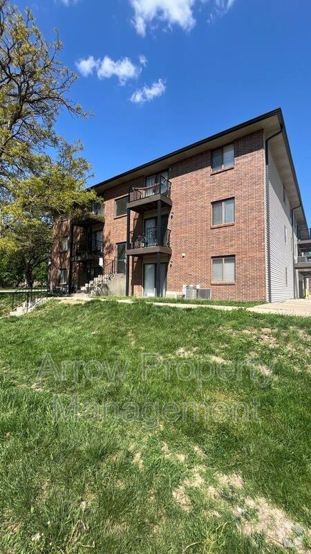 Building Photo - 3405 Holdrege St Unit 102 Rental