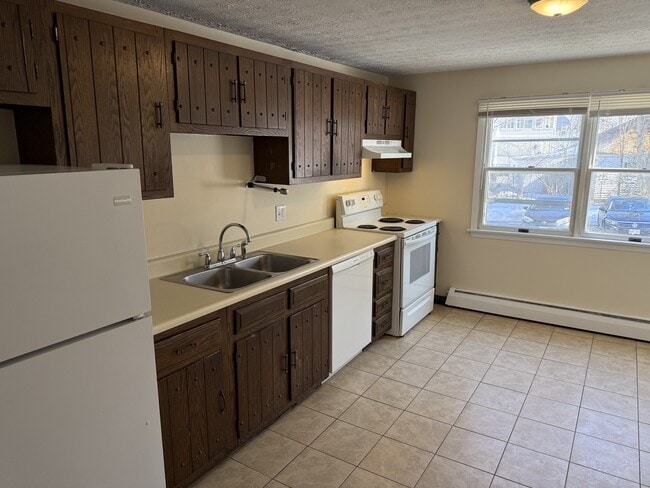 Building Photo - Briarwood 6 Unit 16