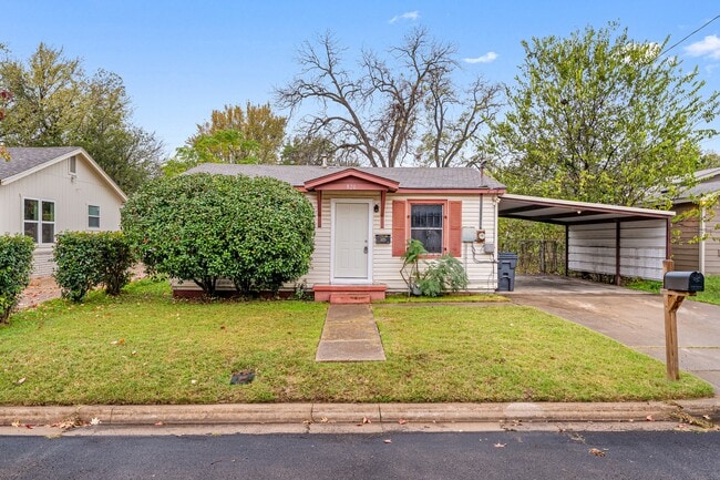 Building Photo - 820 Pecan Ave