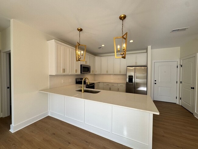 Photo - THE CROWN AT CORNESTONE Unit 2001