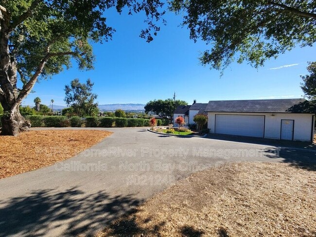 3191 Eastman Ln