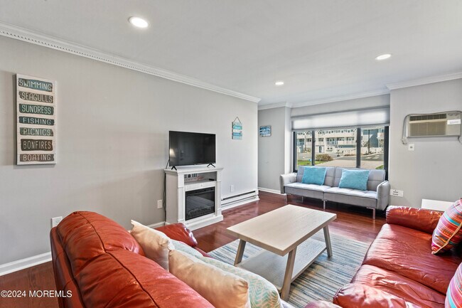 Photo - 1382 Ocean Ave Unit Summer (A3)