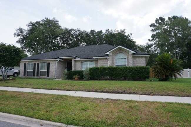 Building Photo - 4 Bedroom 2 Bathroom Home with Garage