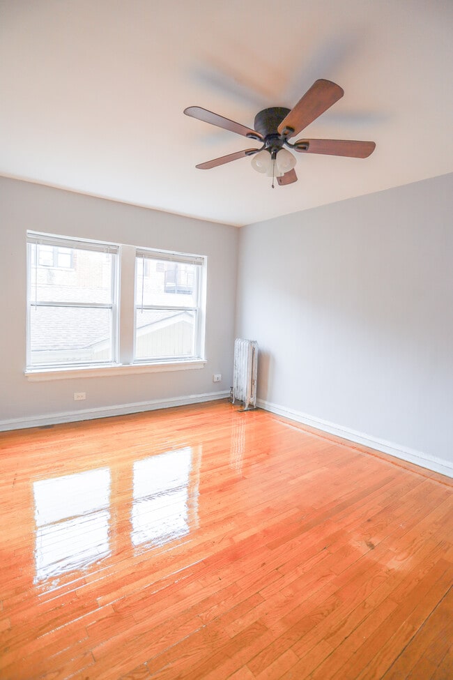 Building Photo - 6950 N Ashland Blvd Unit #403