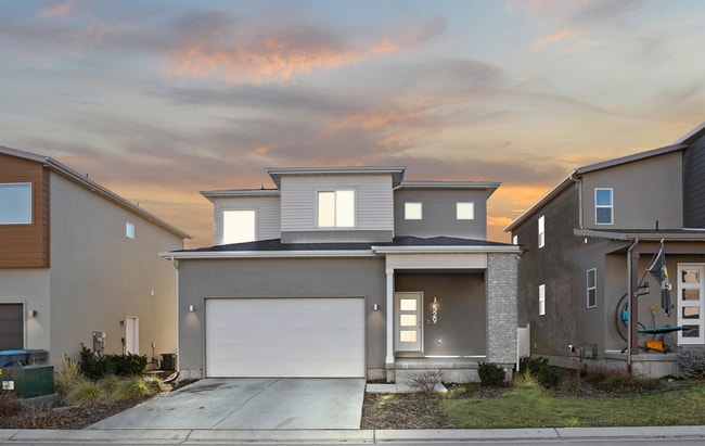 Building Photo - Cute 4-Bedroom Home in Vineyard!