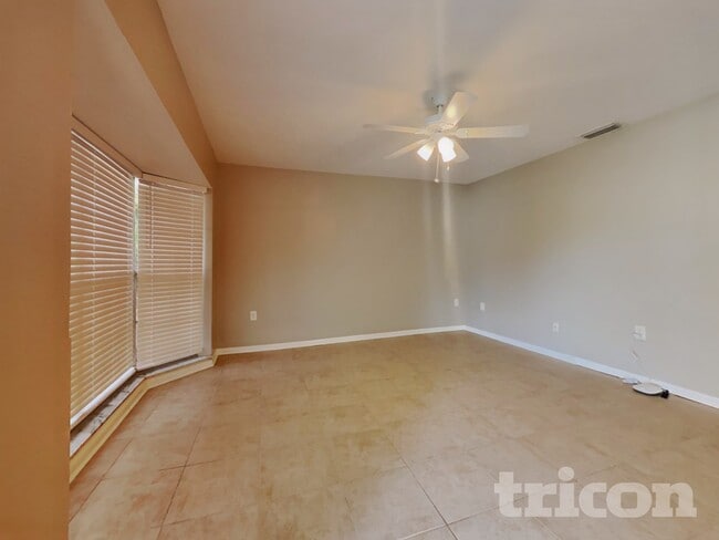 Photo - 311 E Windhorst Rd