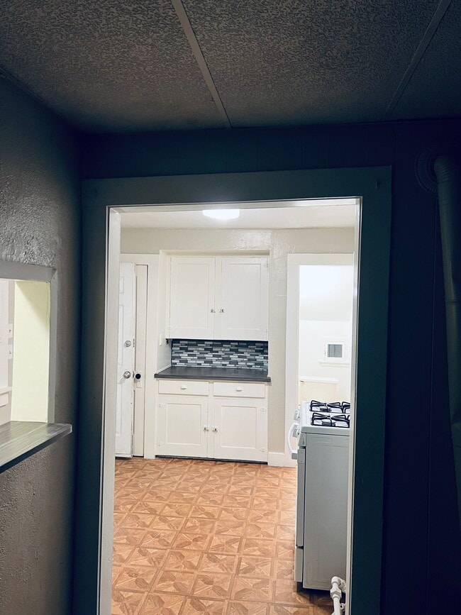 Building Photo - 2029 Arnold Ave SW