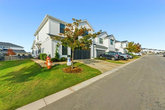 Photo - 159 Threshing Rd