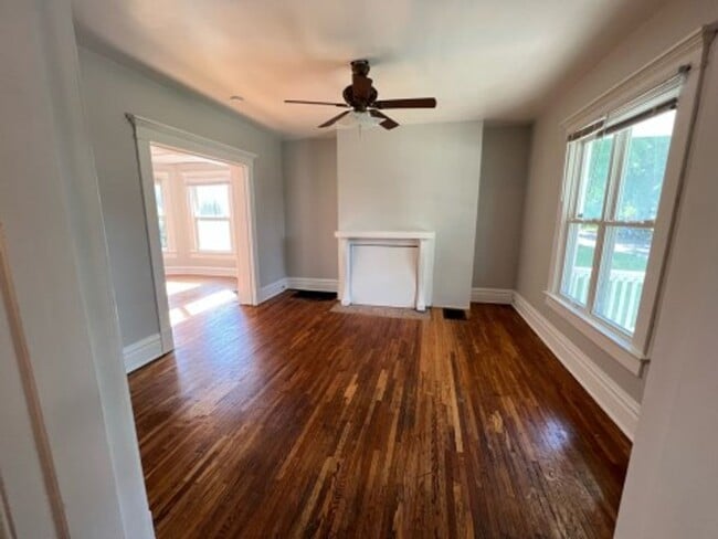Photo - Welcome to 372 E 13th!!! 4 Bedroom 2 Bathr...