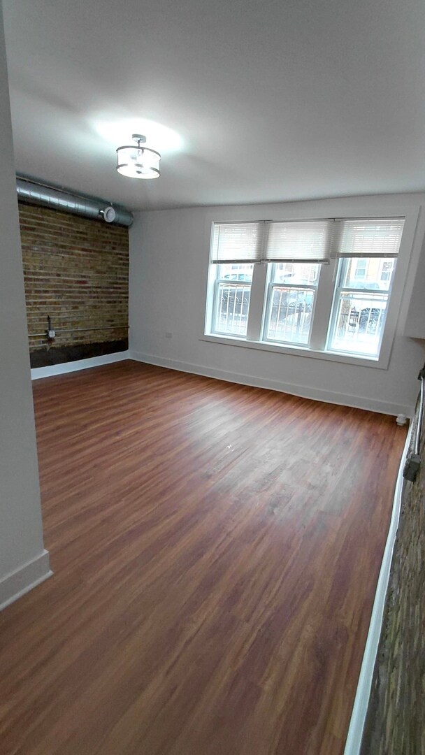 Photo - 1255 N Harding Ave Unidad G