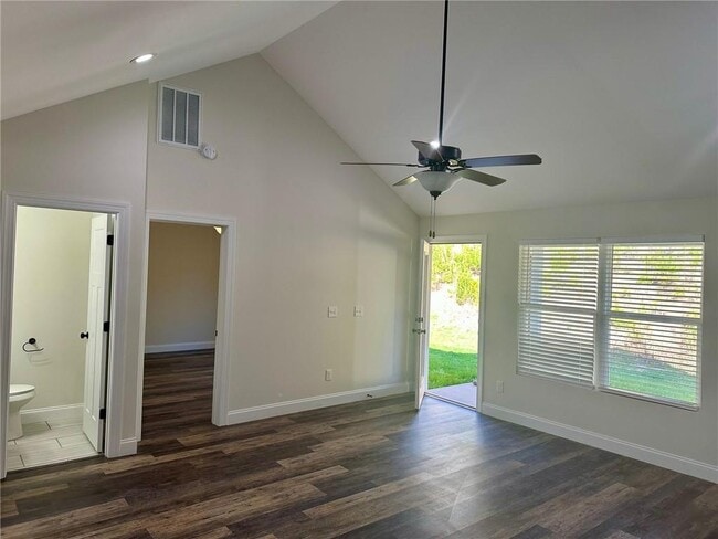 Photo - 404 Brookstone Dr